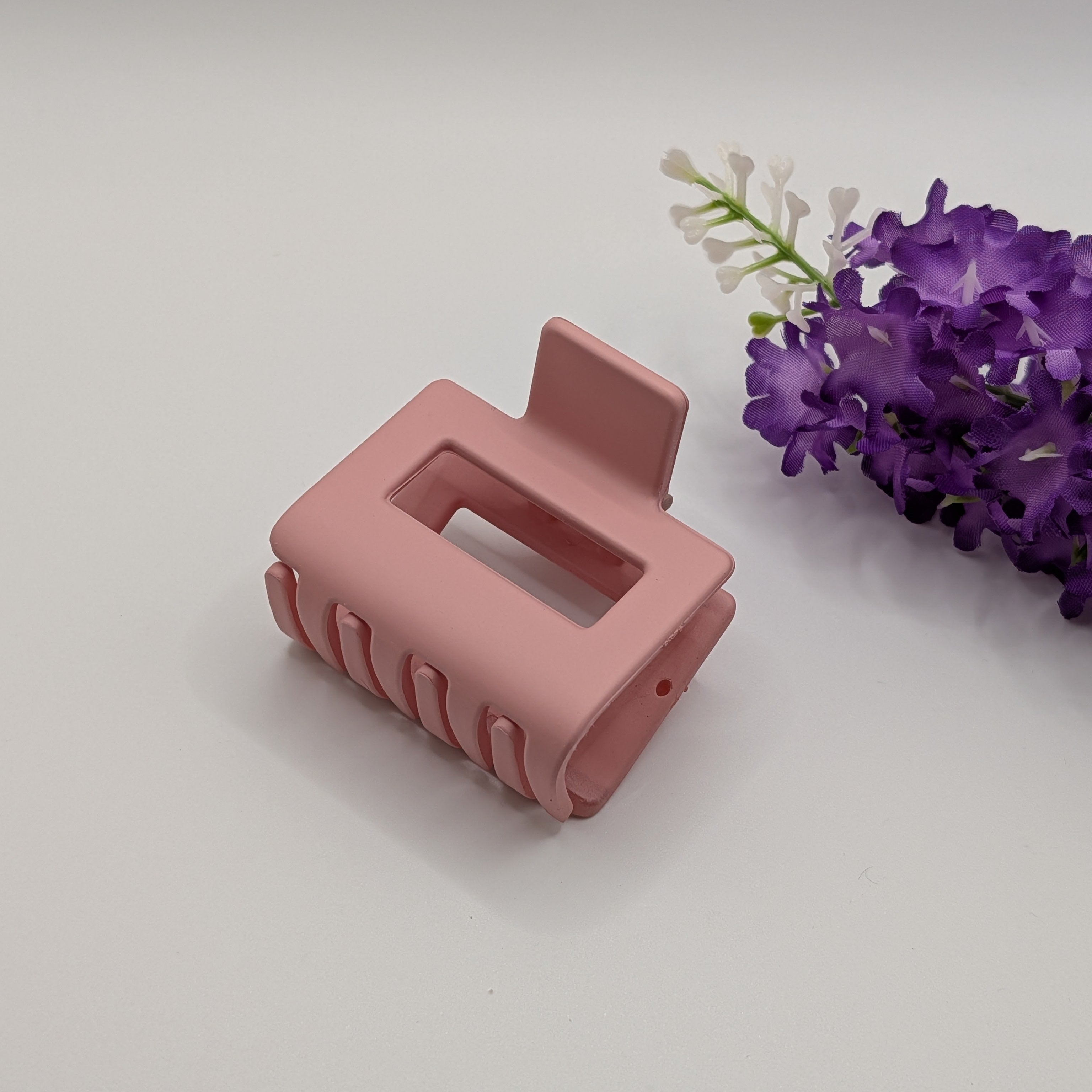 Rosa Marmor - 5cm Blush Pink matte rectangular hair claw clip for secure hair hold.	

5cm Zartrosa matte rechteckige Haarklammer für festen Halt.