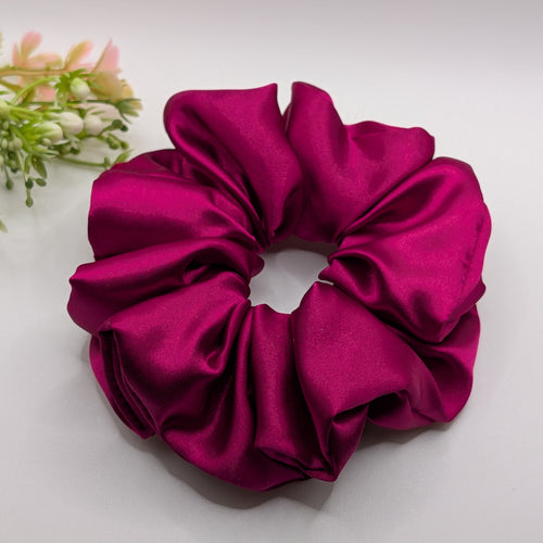 3er Set - Großer Satin Scrunchie Seitenansicht Stoffdetails.

Large satin scrunchie side view fabric details