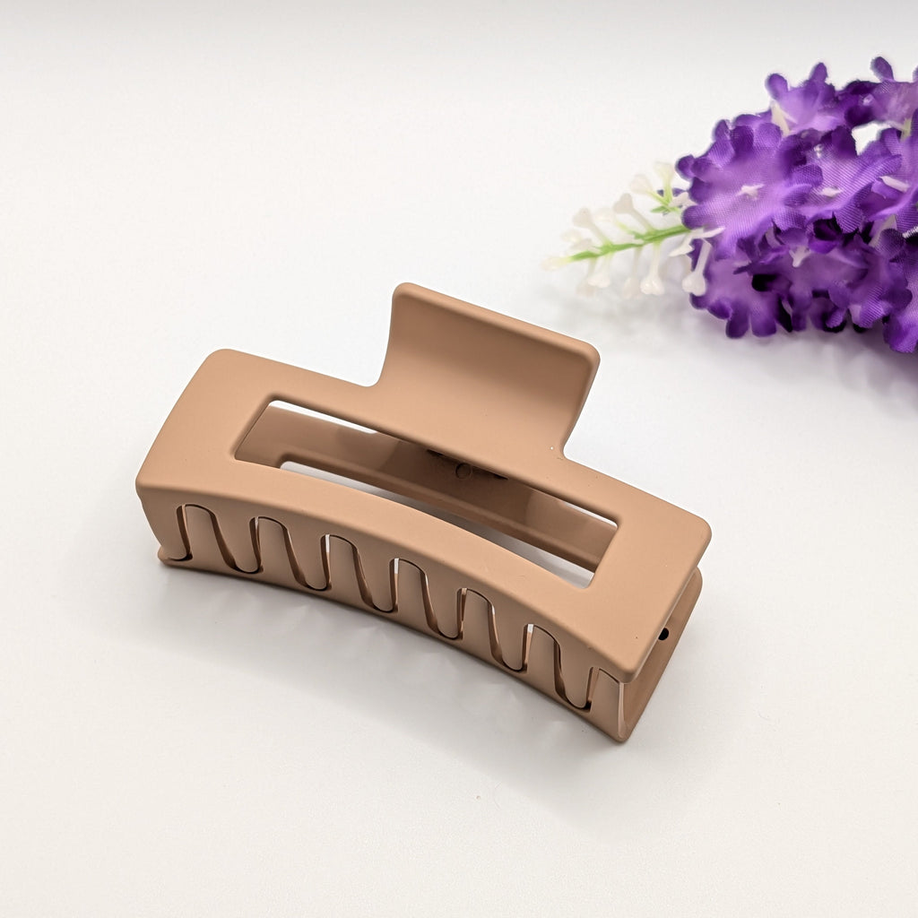 Beige - 8cm matte tan rectangle hair claw clip on white background

8cm matte beige rechteckige Haarklammer auf weißem Hintergrund