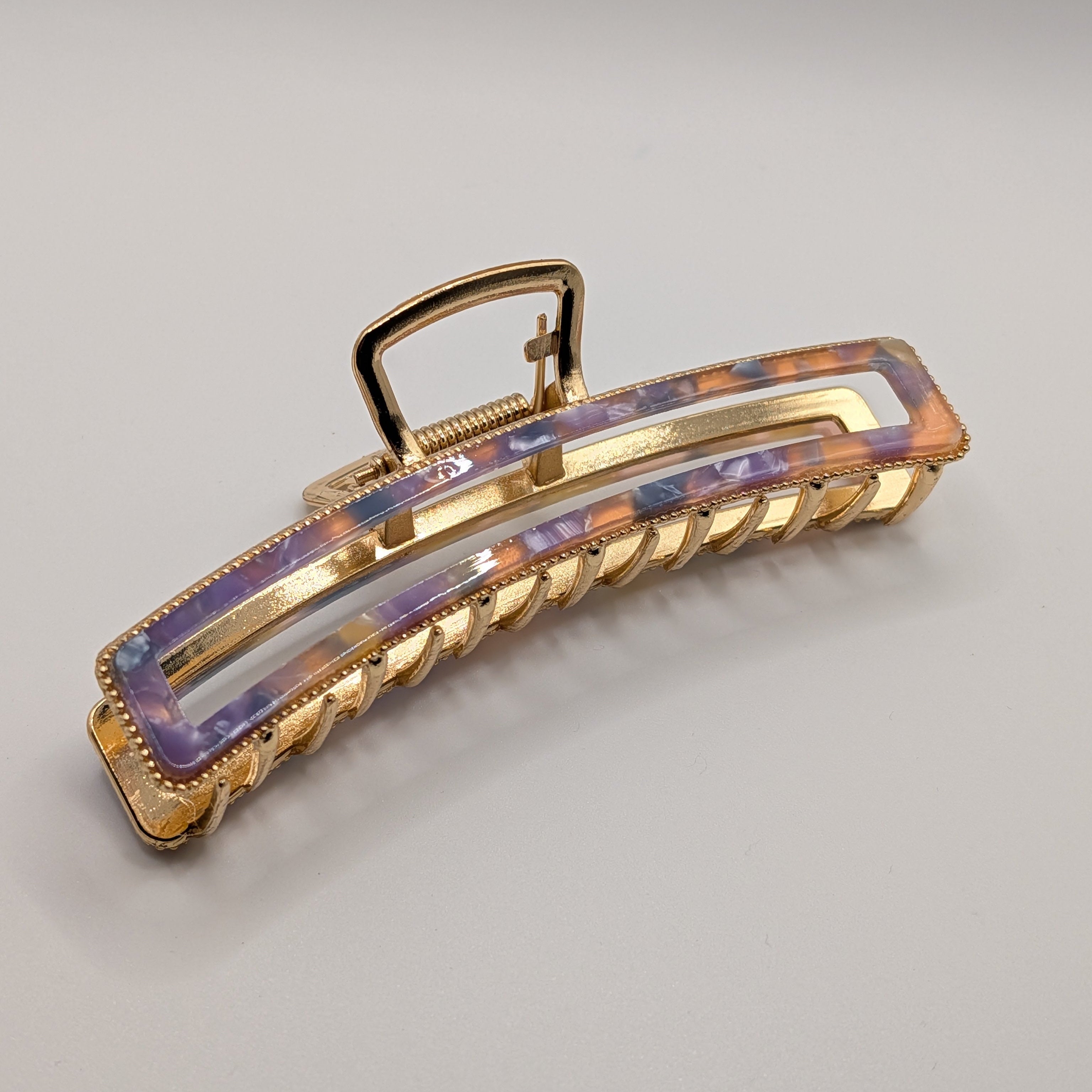 Lavendel-Traum - "Metallic Art" 11cm Haarspange - Mercy Haaraccessoires

Ansicht von oben auf die bunte Metall-Haarklammer zur Darstellung der Form und des Musters.