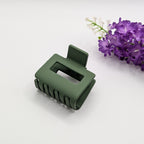 Salbeigrün - 5cm Sage Green matte rectangular hair claw clip with purple flowers.	

5cm Salbeigrüne matte rechteckige Haarklammer mit lila Blumen.