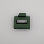 Salbeigrün - Top-down view of Sage Green 5cm matte rectangular hair claw clip.	

Draufsicht der salbeigrünen 5cm matten rechteckigen Haarklammer.